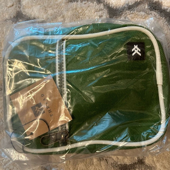 Threads carry on bag, new with tags. Discontinued color green. - Picture 2 of 4